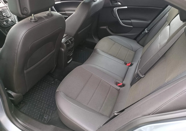 Opel Insignia cena 17500 przebieg: 282000, rok produkcji 2009 z Świnoujście małe 379